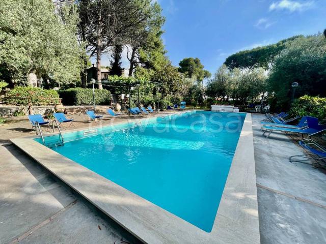 Appartamento in affitto ad Anacapri via Damecuta, arredato, giardino privato, terrazzo TrovaCasa