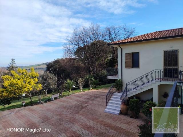 Appartamento in affitto ad Ancona, arredato, giardino, cantina TrovaCasa