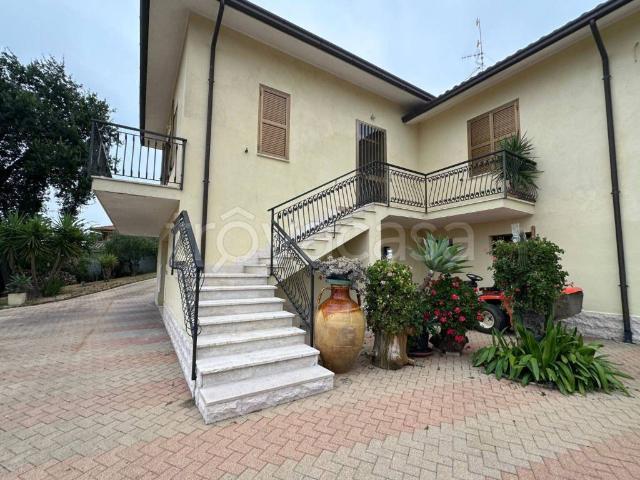 Appartamento in affitto ad Ancona via Sappanico, 89M, giardino privato, posto auto, parzialmente arredato TrovaCasa