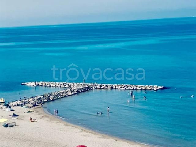 Appartamento in affitto ad Anzio via Capri, terrazzo, fronte mare, vista mare TrovaCasa