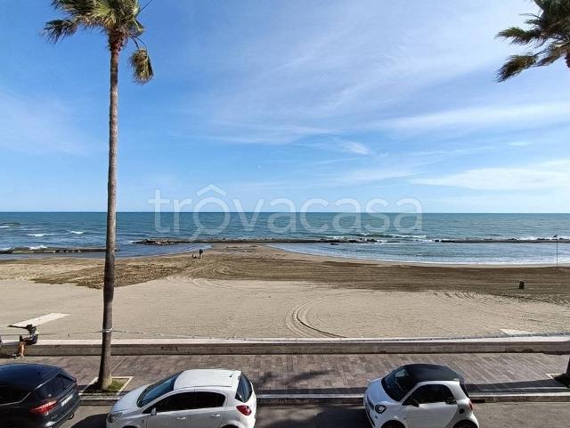 Appartamento in affitto ad Anzio riviera Vittorio Mallozzi, arredato, terrazzo, fronte mare TrovaCasa