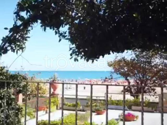Appartamento in affitto ad Anzio riviera Zanardelli, 151, arredato, giardino privato, box TrovaCasa