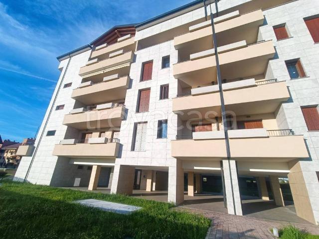 Appartamento in affitto ad Assago via Bazzana Inferiore, arredato, box, terrazzo TrovaCasa