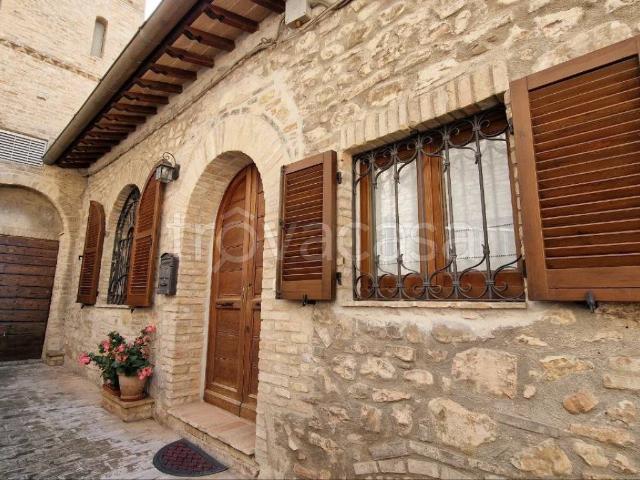Appartamento in affitto ad Assisi vicolo Venanzi, arredato, ristrutturato, centrale TrovaCasa