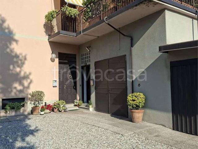 Appartamento in affitto ad Arosio piazza Montello, arredato, riscaldamento autonomo, vasca idromassaggio TrovaCasa