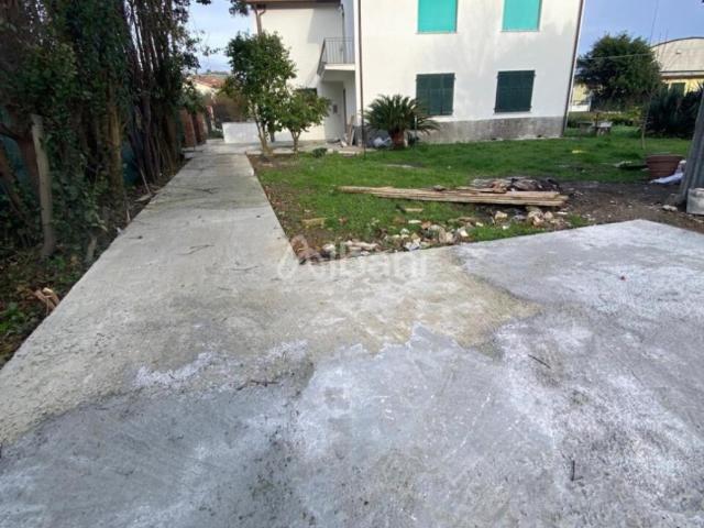 Appartamento in affitto ad Arcola, arredato, riscaldamento autonomo, buono stato TrovaCasa