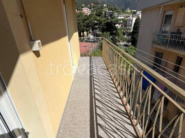 Appartamento in affitto ad Arenzano via Dante Alighieri, arredato, ascensore, balcone TrovaCasa
