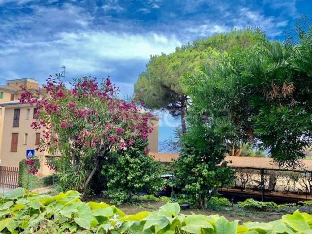 Appartamento in affitto ad Arenzano via del Mare, 44, arredato, giardino privato, ascensore TrovaCasa