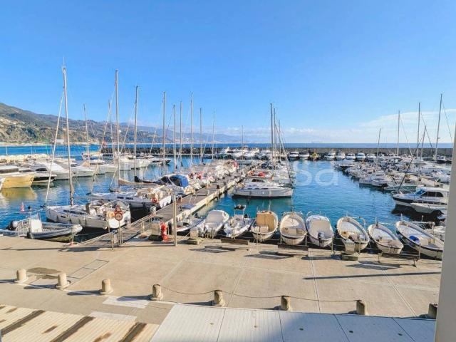 Appartamento in affitto ad Arenzano via del Porto, 2, arredato, centrale, lungomare TrovaCasa