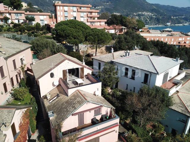 Appartamento in affitto ad Arenzano via Punta del Gabbiano, 26, arredato, giardino privato, terrazzo TrovaCasa