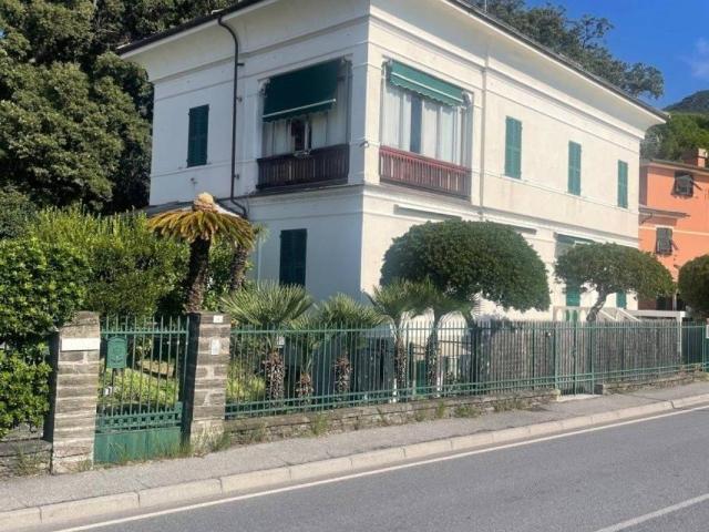 Appartamento in affitto ad Arenzano corso Matteotti, 4, arredato, giardino privato, terrazzo TrovaCasa
