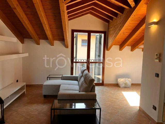 Appartamento in affitto ad Arese via Sant'Anna, arredato, terrazzo, travi a vista TrovaCasa