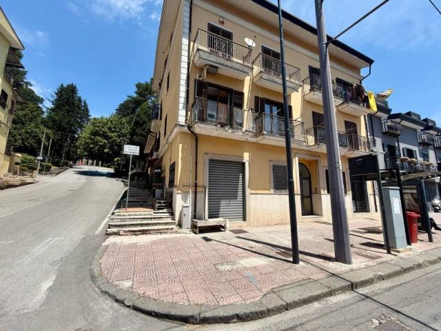 Appartamento in affitto ad Avellino via Francesco Tedesco, parzialmente arredato, buono stato, luminoso TrovaCasa