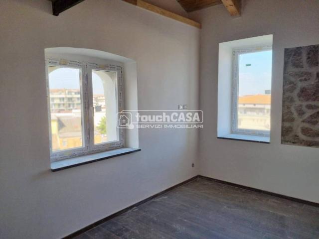 Appartamento in affitto ad Aversa via Monserrato, non arredato/vuoto, ultimo piano, senza ascensore TrovaCasa