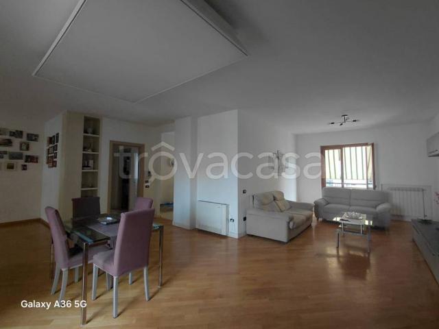 Appartamento in affitto ad Aversa viale della Libertà, non arredato/vuoto, posto auto, box TrovaCasa