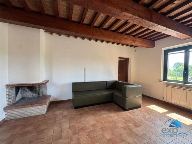 APPARTAMENTO IN AFFITTO ALL'INTERNO DI UN CASALE A GIANO DELL'UMBRIA