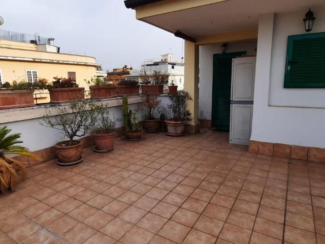 Appartamento in affitto di 40 m² in Via Filomarino