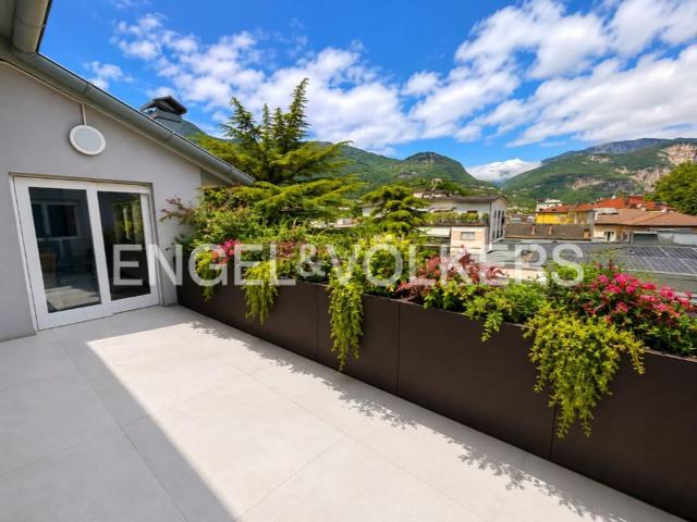 Appartamento in affitto di 452 m² in Piazza Silvio Pellico, 10