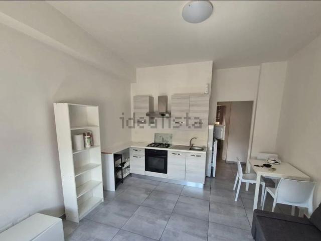 Appartamento in affitto di 45 m² in Via Achille Cantoni