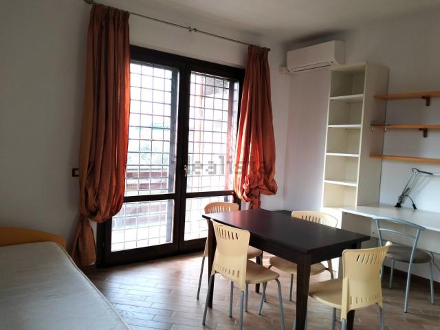 Appartamento in affitto di 45 m² in Via Rocco de Zerbi, 15