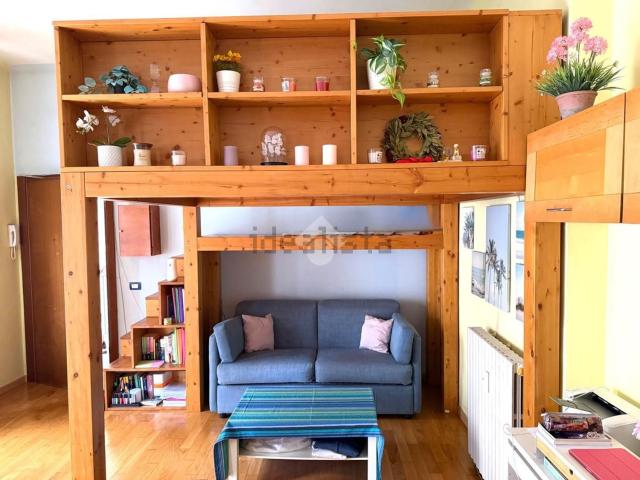 Appartamento in affitto di 45 m² in Viale Coni Zugna, 29