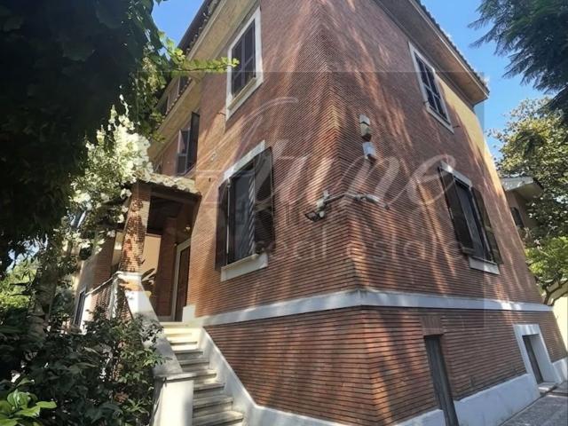 Appartamento in affitto di 500 m² in Via di Santa Melania, 16