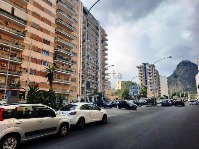 Appartamento in affitto di 51 m² in Via Montepellegrino, 130
