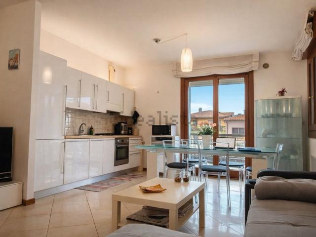 Appartamento in affitto di 63 m² in Via Monte Suello