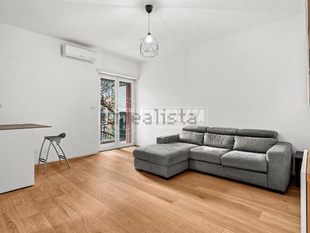 Appartamento in affitto di 60 m² in Via Carlo Valvassori Peroni, 76