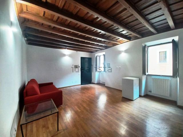 Appartamento in affitto di 60 m² in Via Giulia, 98