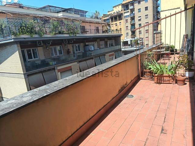 Appartamento in affitto di 60 m² in Via Homs