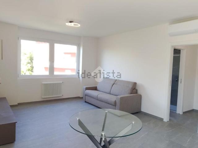 Appartamento in affitto di 67 m² in Via degli Albani, 2