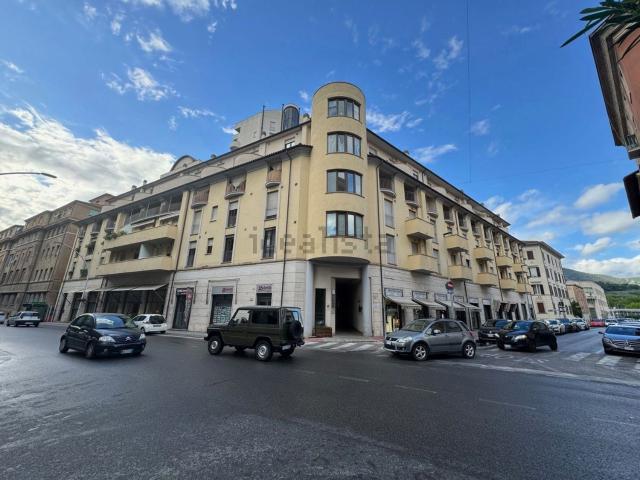 Appartamento in affitto di 67 m² in Viale Cesare Battisti, 45