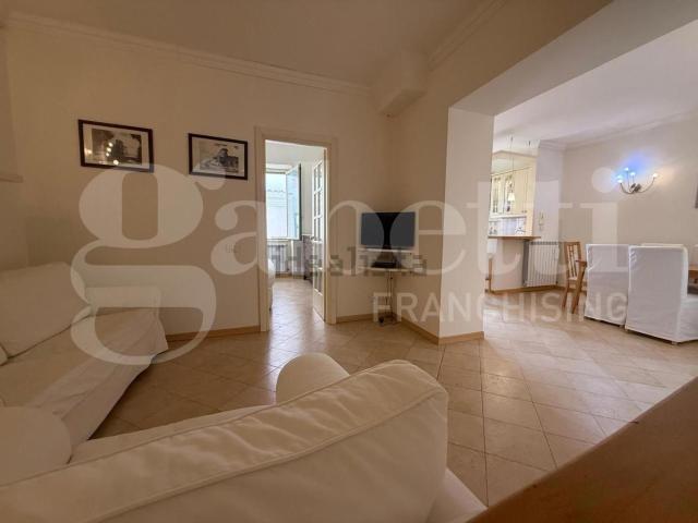 Appartamento in affitto di 65 m² in Via dello Steccato, 5