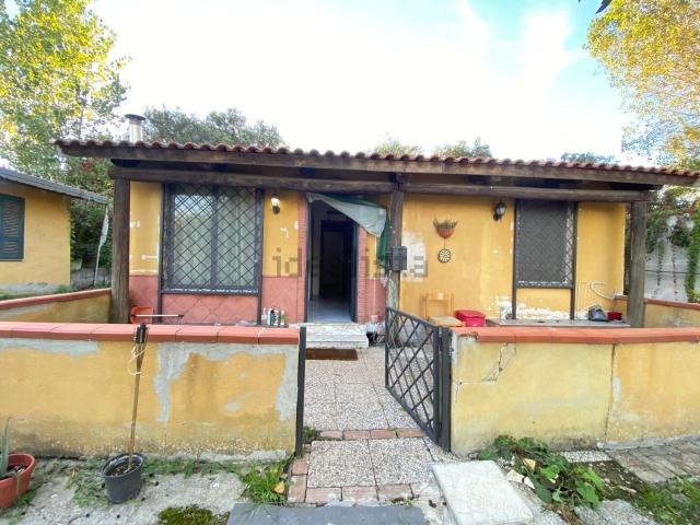 Appartamento in affitto di 65 m² in Via Domitiana, 117