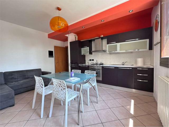 Appartamento in affitto di 66 m² in Via Cento, 148