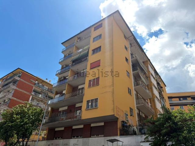 Appartamento in affitto di 69 m² in Via Tuscolana, 1312