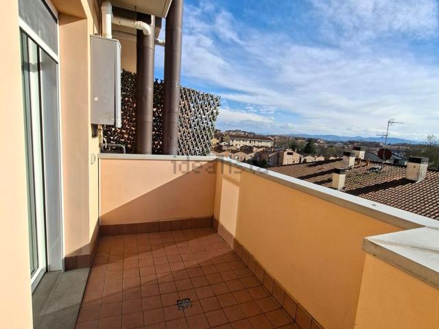 Appartamento in affitto di 73 m² in Via Roma