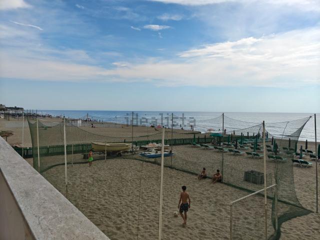 Appartamento in affitto di 70 m² in Lungomare Enea, 48