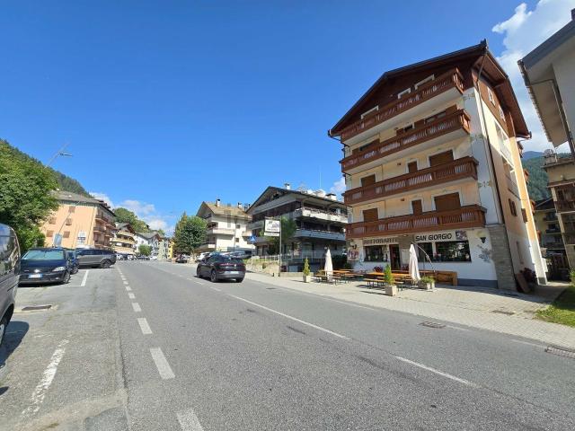 Appartamento in affitto di 70 m² in Via Valtellina, 11