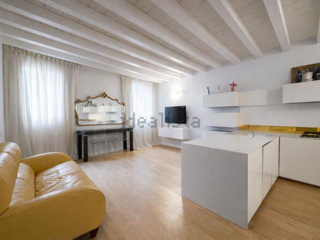 Appartamento in affitto di 77 m² in Via VIII Febbraio, 1848