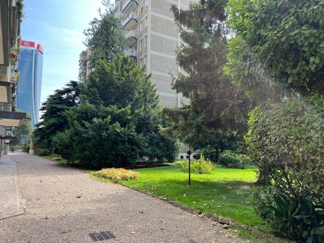 Appartamento in affitto di 77 m² in Via Alcuino, 1