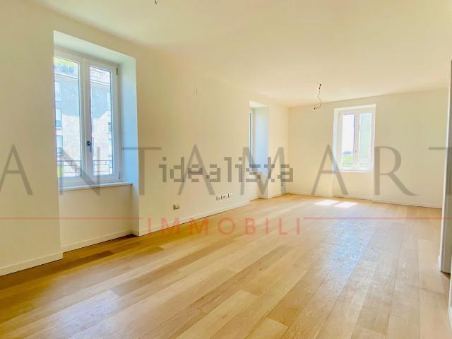 Appartamento in affitto di 77 m² in Via Andrea Solari