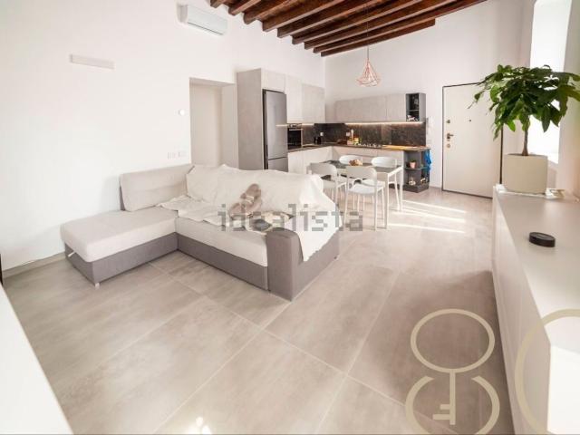 Appartamento in affitto di 77 m² in Via Ascanio Sforza, 49