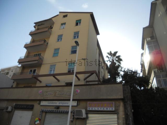 Appartamento in affitto di 77 m² in Via della Pineta, 25