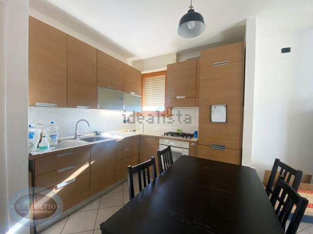 Appartamento in affitto di 77 m² in Via Gino Cervi, 33