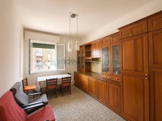 Appartamento in affitto di 77 m² in Via Luca della Robbia, 5