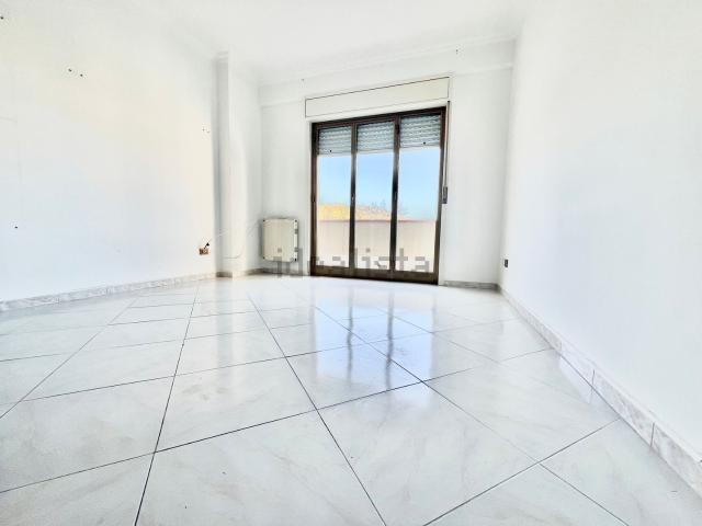 Appartamento in affitto di 77 m² in Via Luigi Cosenz, 4