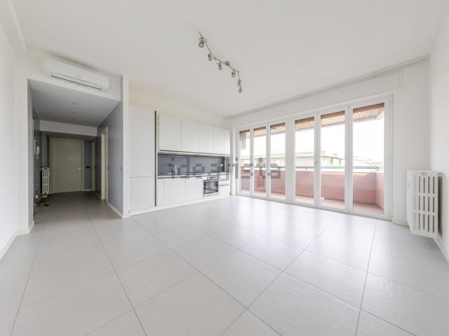 Appartamento in affitto di 77 m² in Via Magenta, 155