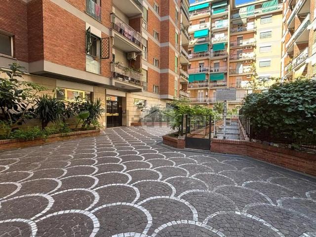 Appartamento in affitto di 77 m² in Via Oderisi da Gubbio, 182